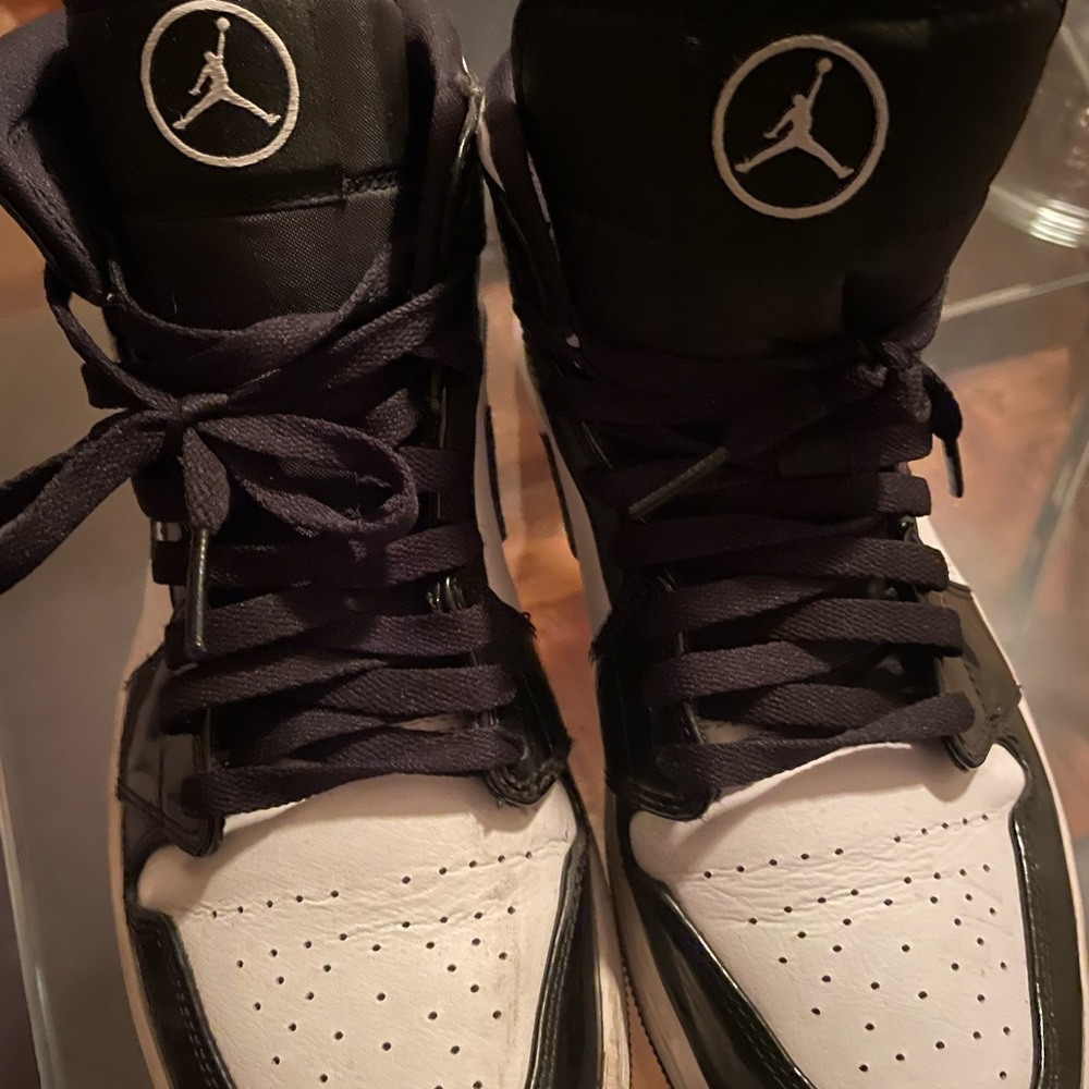 Used sneakers ..take as is I can upload more pics if asked